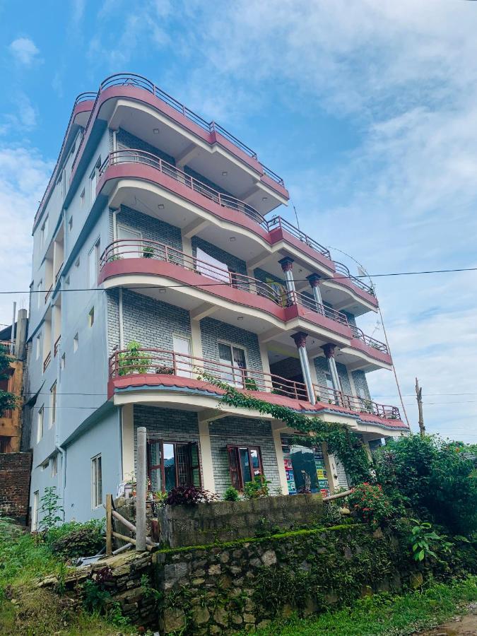 Hotel October Inn ポカラ エクステリア 写真