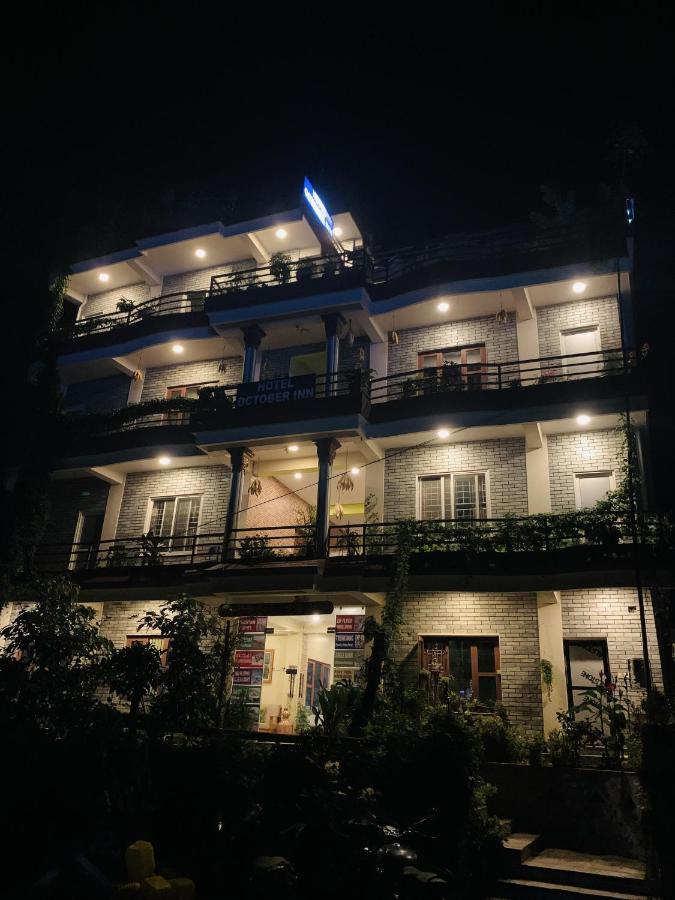 Hotel October Inn ポカラ エクステリア 写真