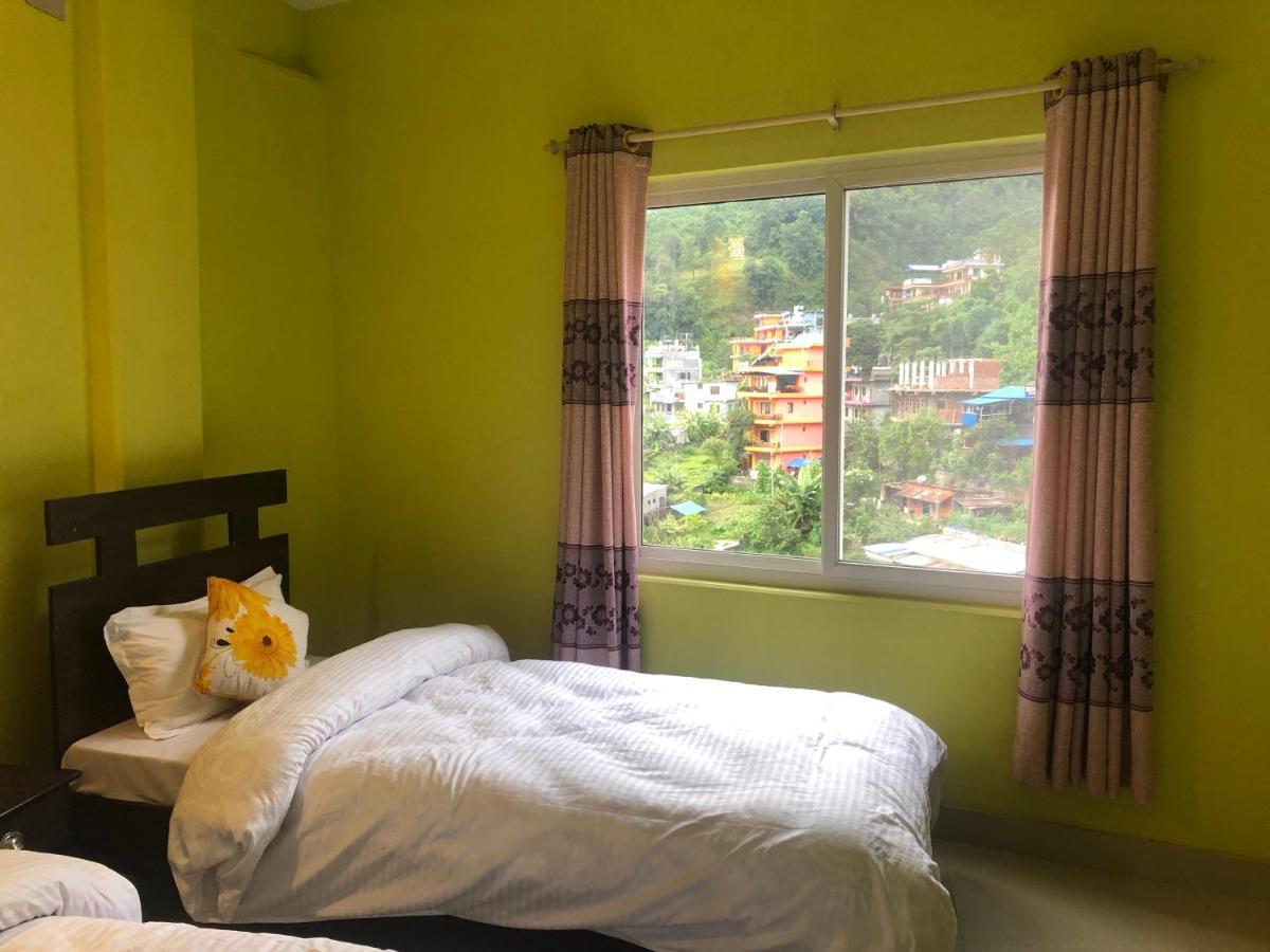 Hotel October Inn ポカラ エクステリア 写真